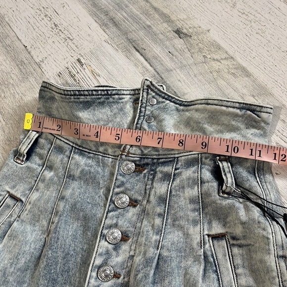 Express Editor Button Fly Acid Wash Jeans Size 00 NWT - Picture 10 of 12